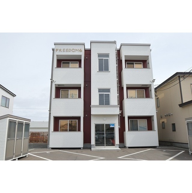 ＦＲＥＥＤＯＭ ６/102の外観写真