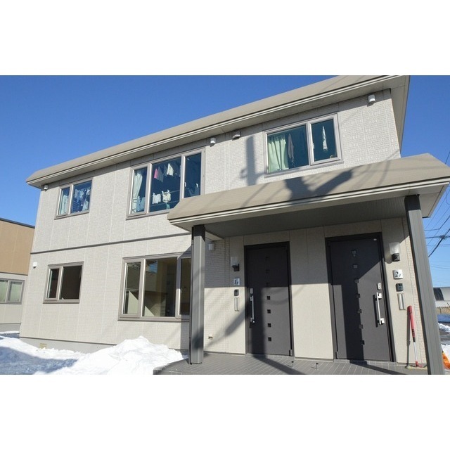 文苑3丁目1棟2戸/1Fの外観写真